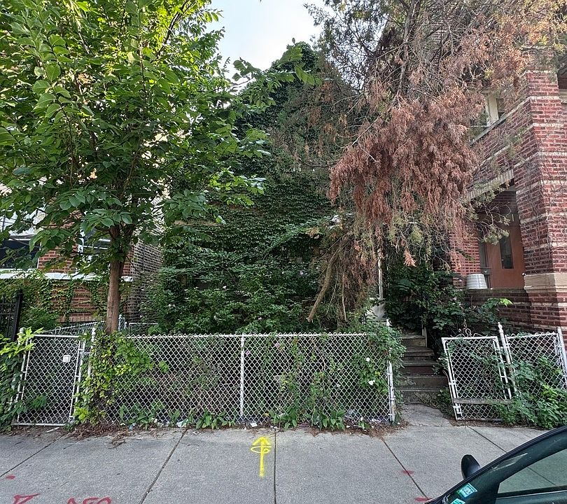2nd image of 2523 W Augusta Blvd