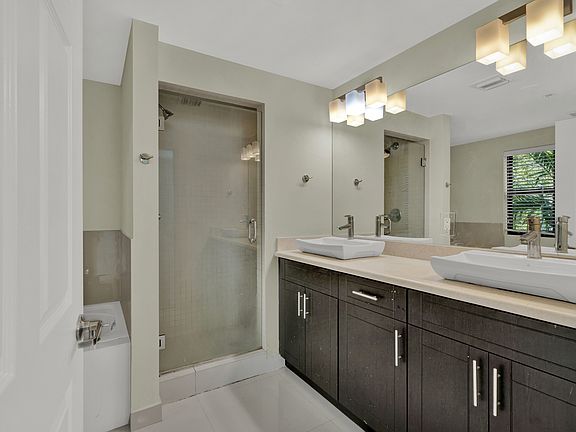 4th image of 838 Salzedo St APT 309