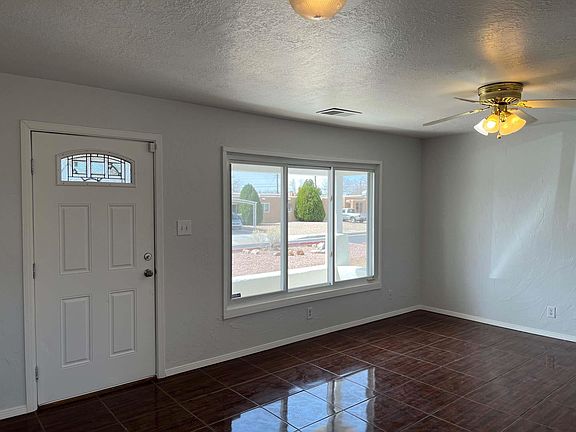 5th image of 1508 Hoffman Dr N