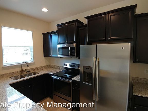 3rd image of 140 Masters Ln