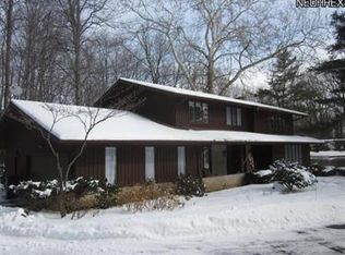 5705 Ledgebrook Ln, Solon, OH 44139