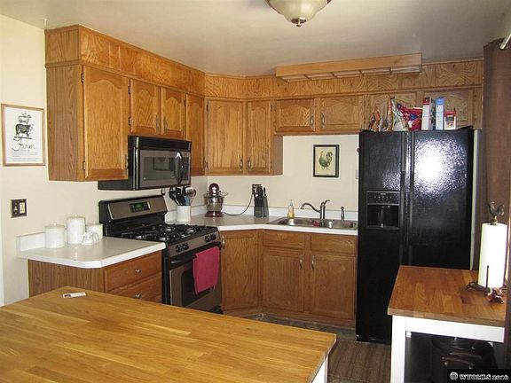 4th image of 135 Evans St