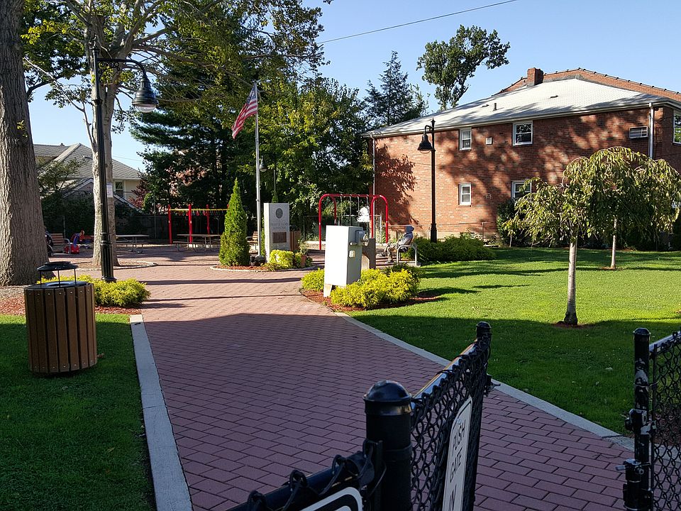 Park right next door!