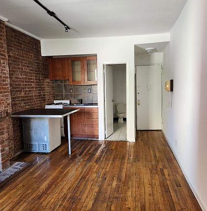 5th image of 309 W 21st St APT 4C