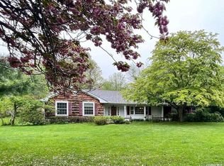 42 Woodfield Rd, Stony Brook, NY 11790