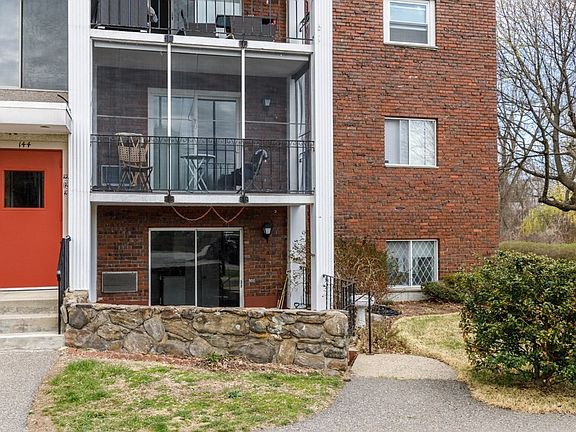 2nd image of 144 West St APT 2