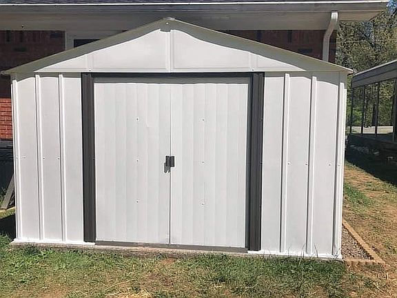 5th image of 165 Whispering Hills Ln