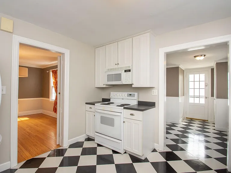 135 Brunswick Ave — Photo 10