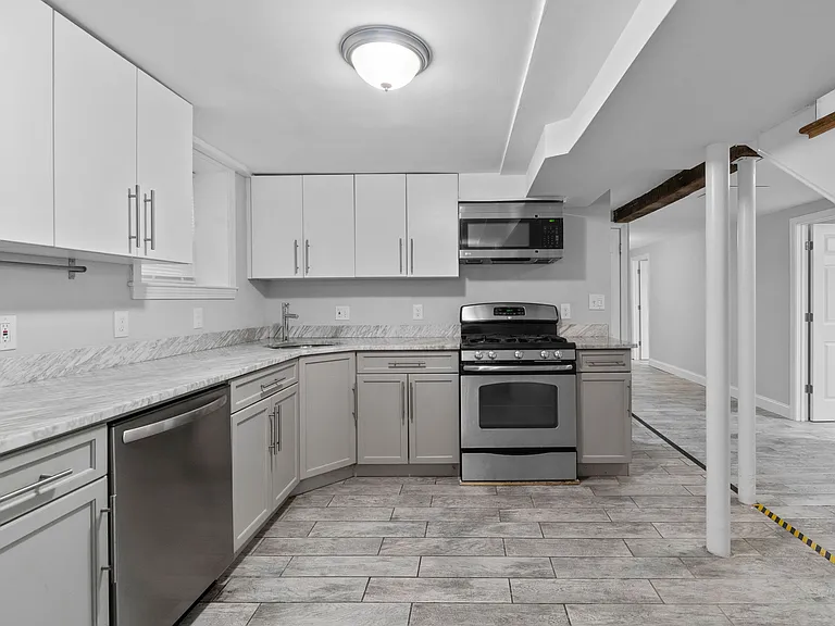 98-100 Elm St #1 — Photo 1