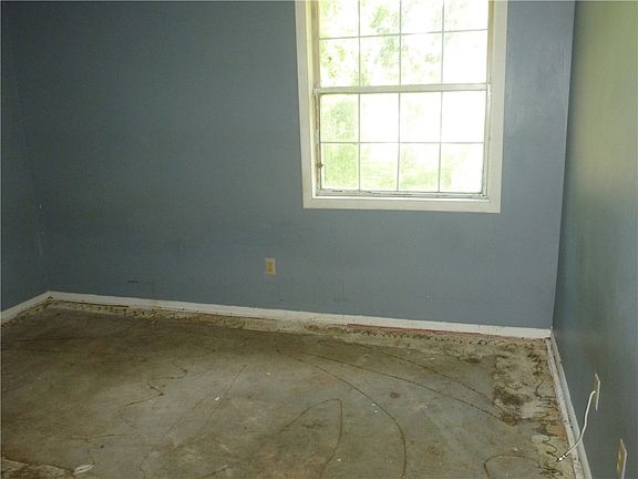 5th image of 913 Timberline Dr