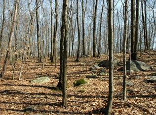 10 Fawn Crest Dr, New Fairfield, CT 06812