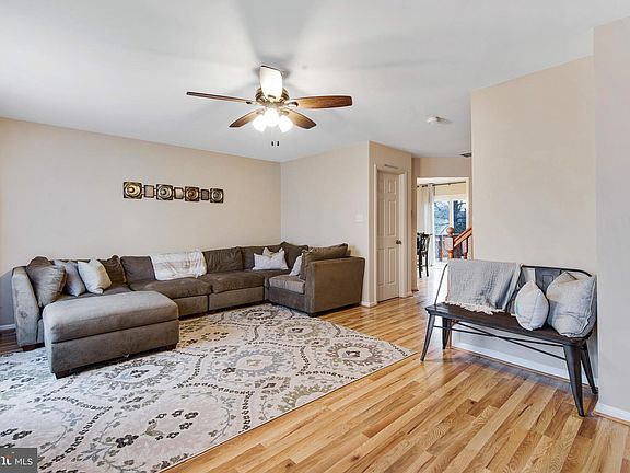5th image of 148 Versailles Ct