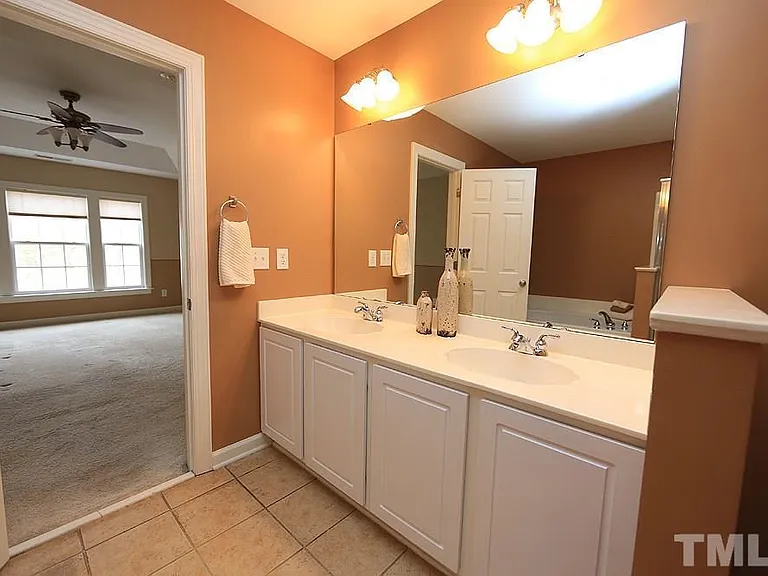 507 Bartlett Cir — Photo 11