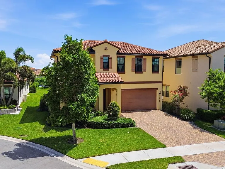11760 Bayview Cir — Photo 59