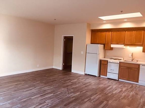 3rd image of 1047 El Camino Real APT 1