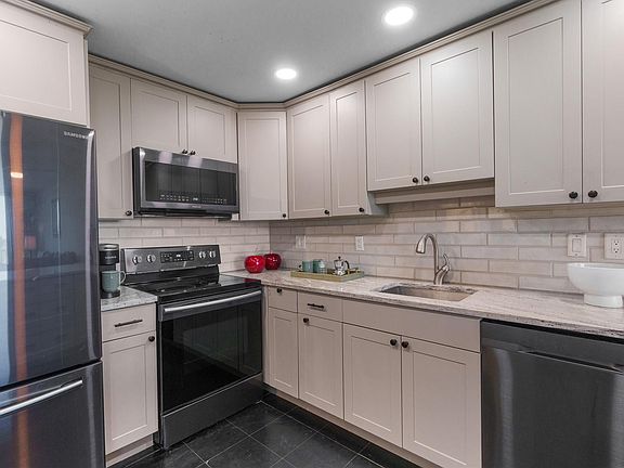 5th image of 1800 N Andrews Avenue #5B