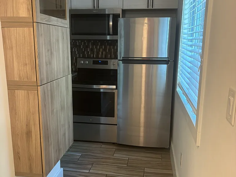 951 Hollywood St #D — Photo 6