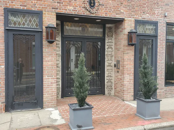 2 4th Ave #2E, Bay Shore, NY 11706