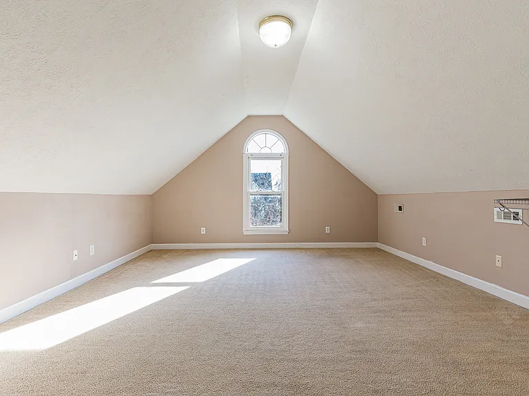 131 Savannah Ridge Dr — Photo 12