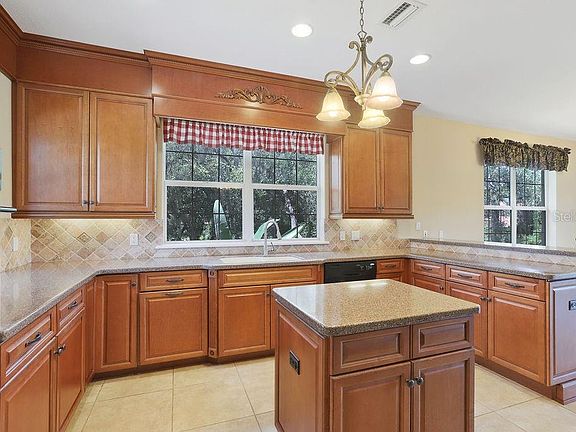 5th image of 734 Onyx Pkwy