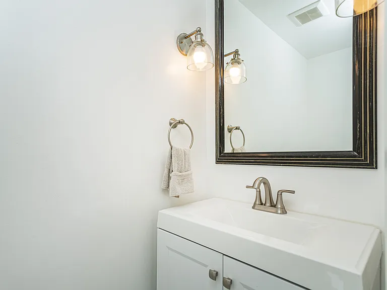482 Minot Ave — Photo 7