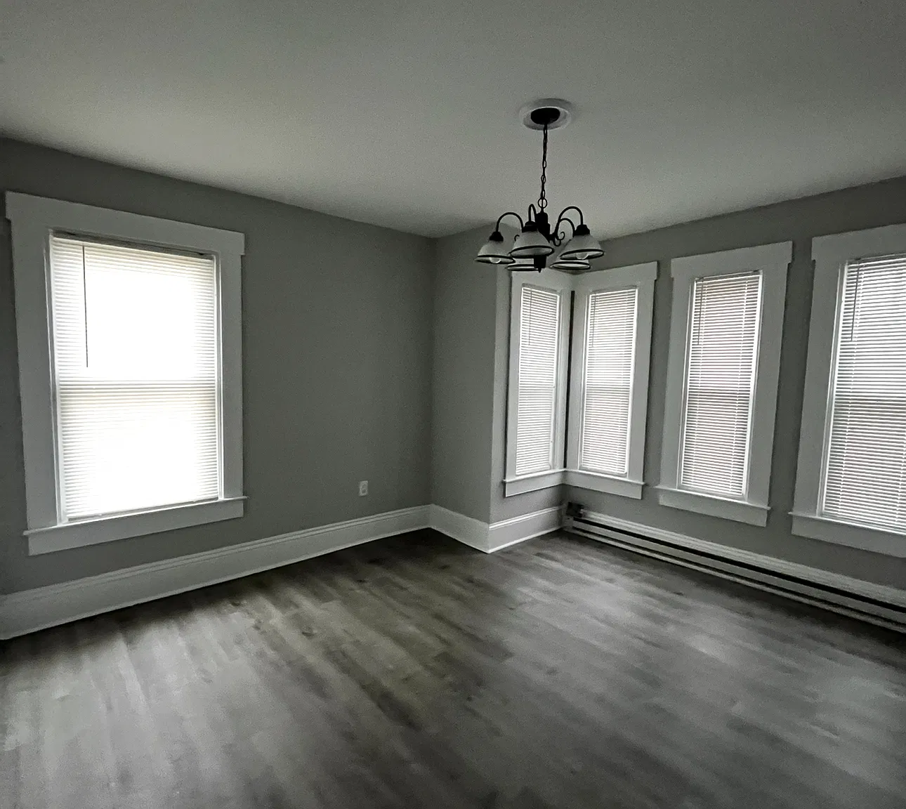 3 bed, 1030 sqft, $1,900 — Photo 2
