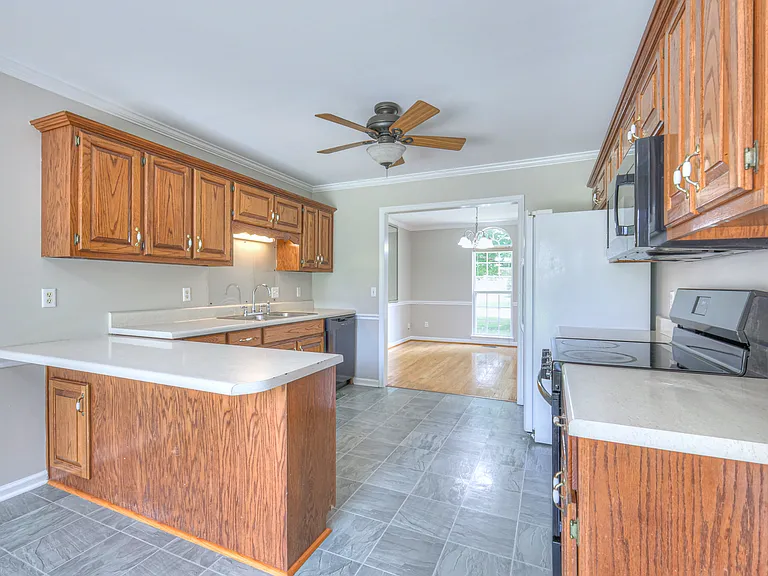 405 Sandi Ct — Photo 14