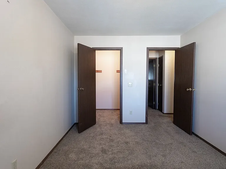 917 Silver Lake Dr — Photo 6