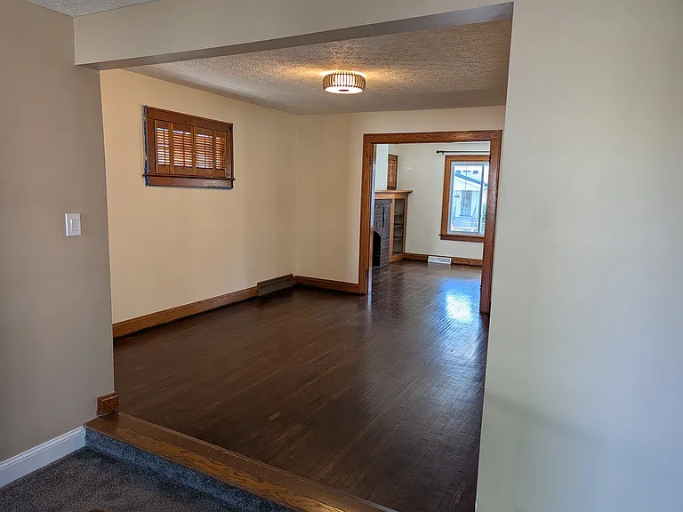 1353 Ashland Ave — Photo 2