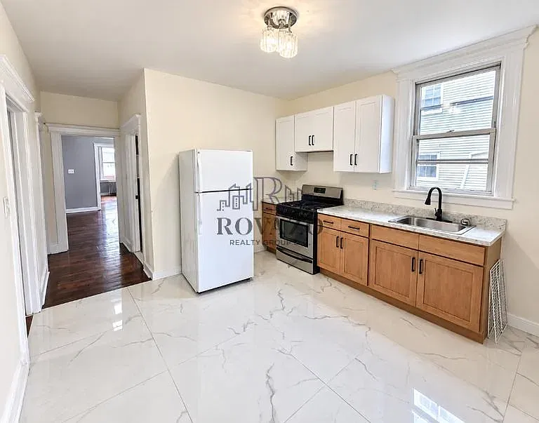 2 bed, 700 sqft, $1,850 — Photo 1