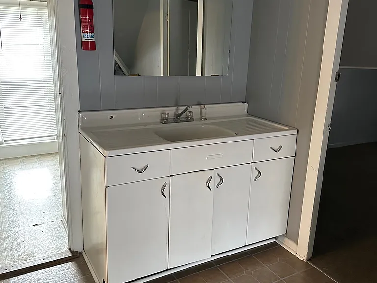 27 Cedar St #4 — Photo 3