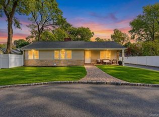 32 Melville Road, Huntington Station, NY 11746