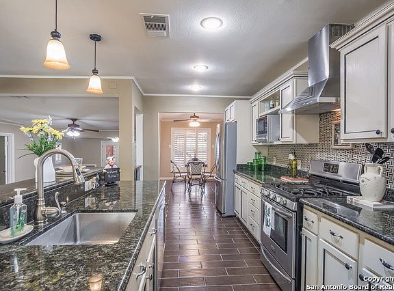 4th image of 4415 Monaco Dr