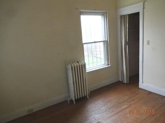 4th image of 3715 Elm St