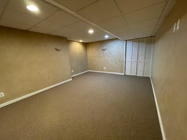 162 Easton Dr — Photo 17