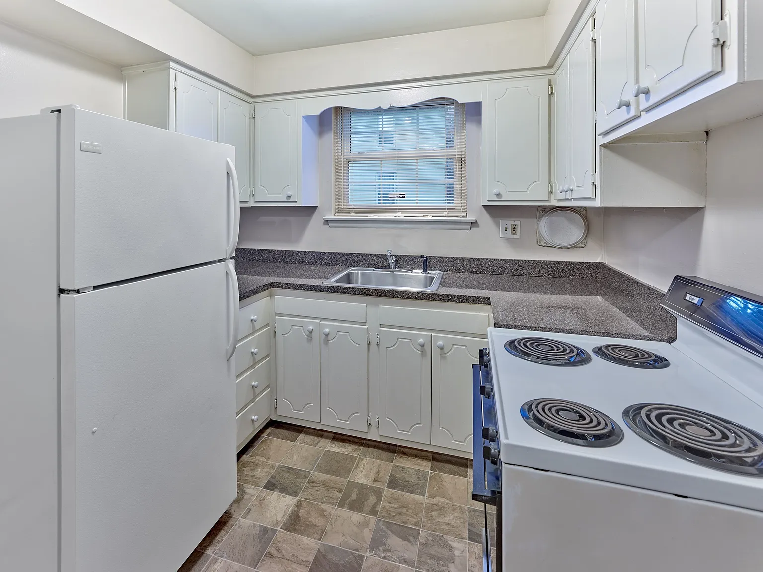 Gladmar Court — Photo 1