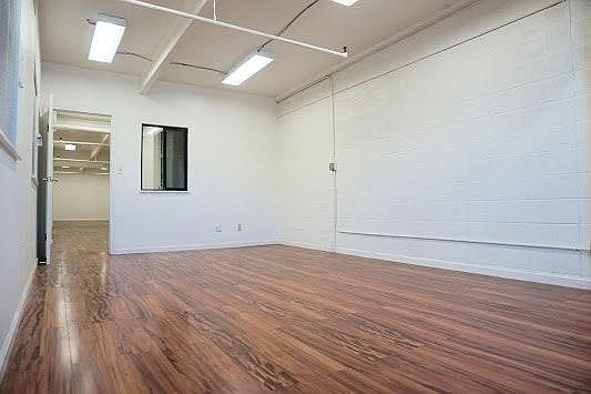 3rd image of 1401 Donner Ave Suite 2