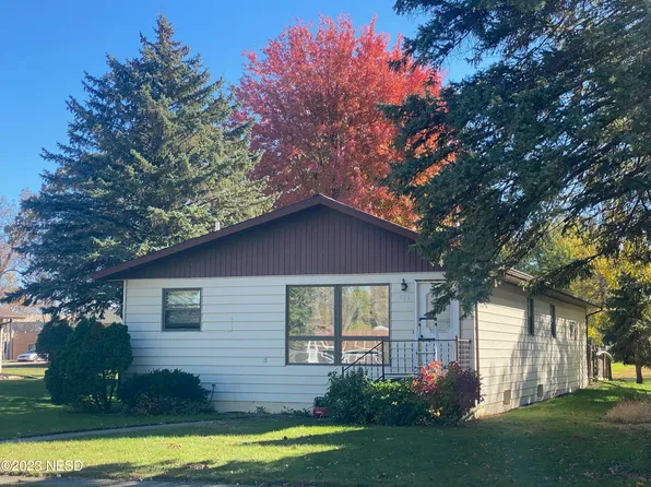 506 4th St W, Clear Lake, SD 57226