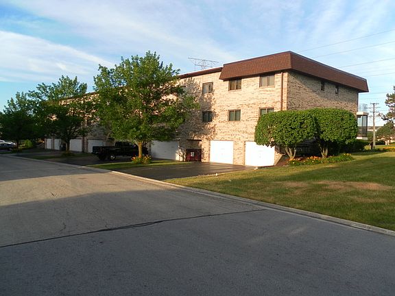 2nd image of 15700 Deerfield Ct