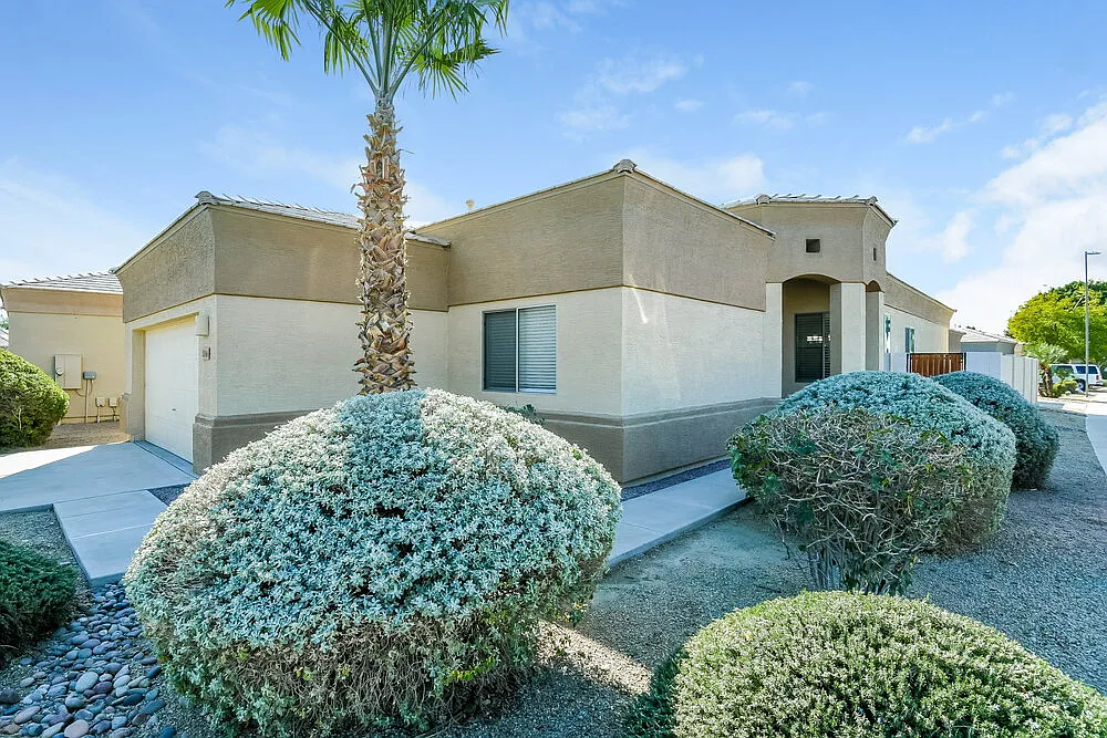 3 bed, 2.0 bath, 1592 sqft, $2,495 — Photo 1