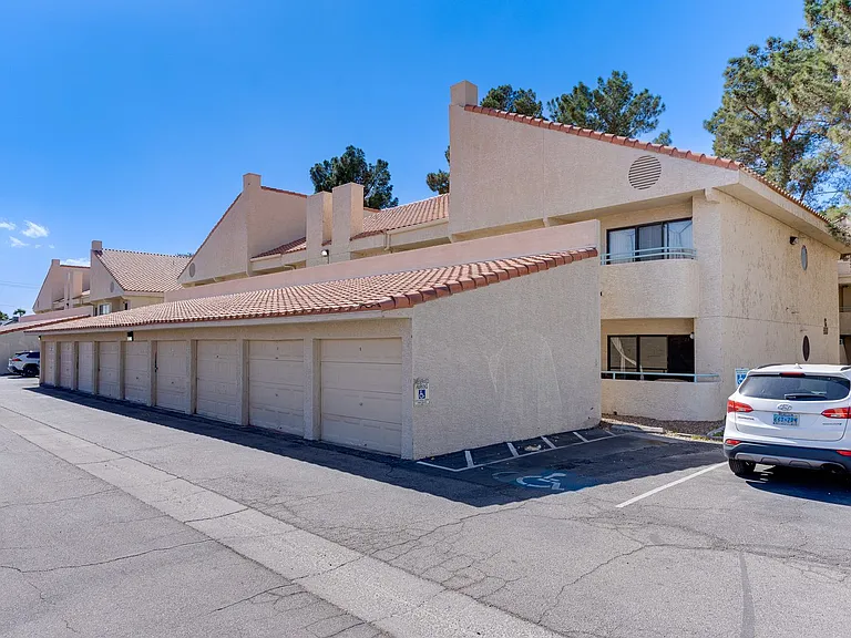 830 N Sloan Ln #202 — Photo 4