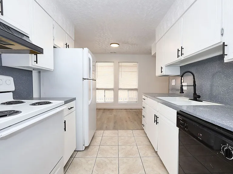 1165 Edgewood Dr — Photo 34