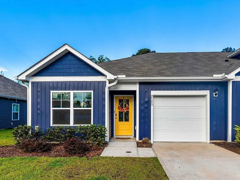 2153 Southern Bayberry Ln NE — Photo 1