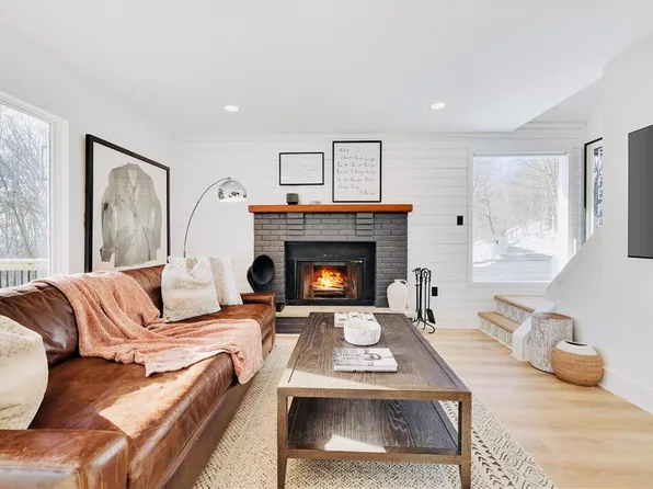 1120 Sky High Ter, Effort, PA 18330