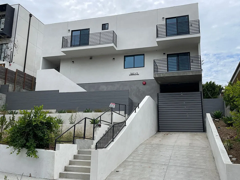 565 N Mariposa Ave