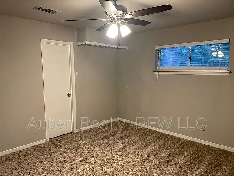 930 Lindy Ct — Photo 9