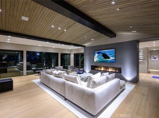 8808 Thrasher Ave, Los Angeles, CA 90069