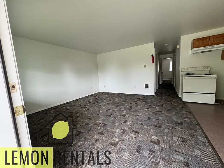 902 N 9th Ave — Photo 8