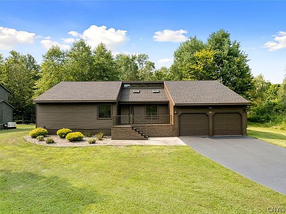 2nd image of 8105 Pinebrook Ln