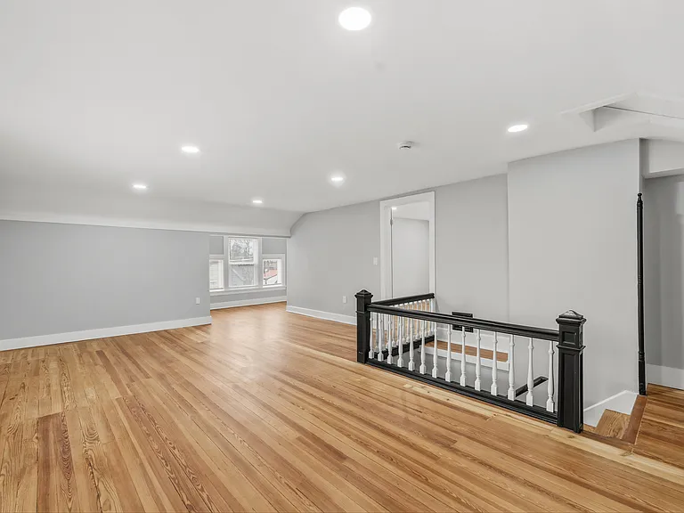 2978 Wardall Ave — Photo 38